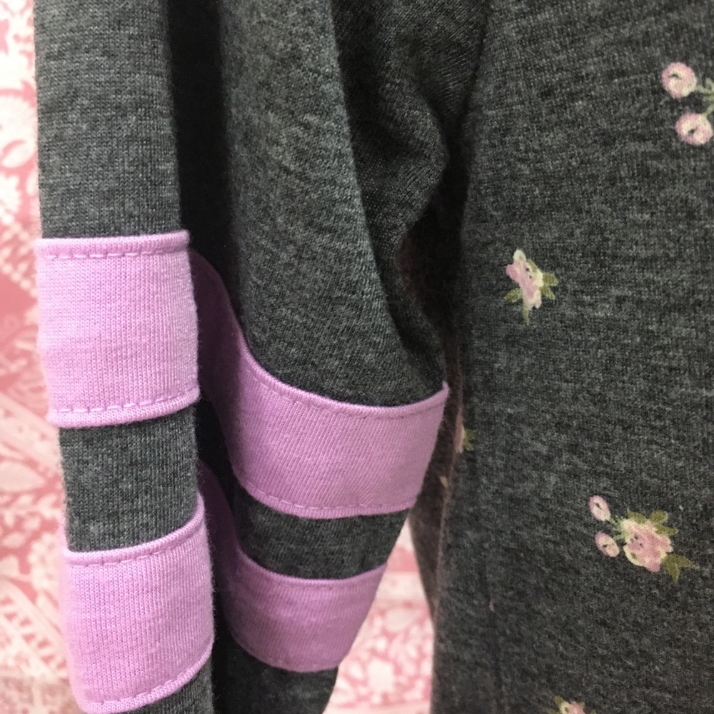 🌷3 Tops for $18 - NWT Arizona Jean Co. Grey Floral Crew Neck Shirt - Picture 14 of 16